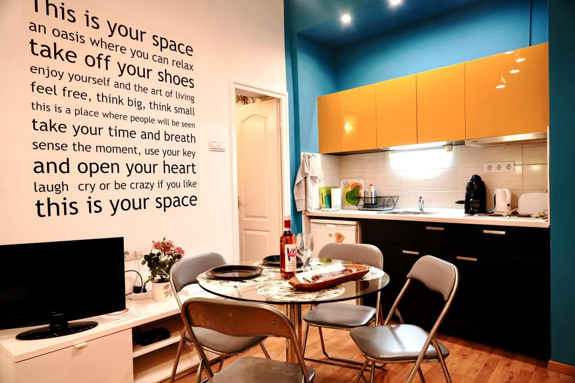 Blue Home In The Heart Of บูดาเปสต์ ภายนอก รูปภาพ